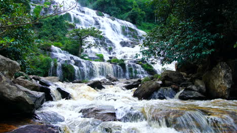 Maeya-Wasserfall-In-Chiang-Mai,-Thailand