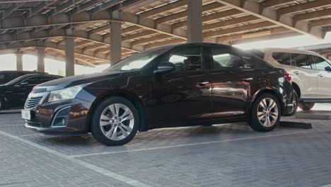 Chevrolet-Cruze-En-El-Estacionamiento