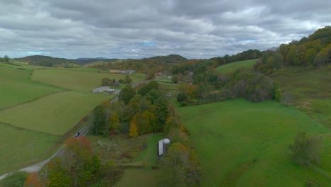 Lush-green-country-farm-land-in-the-autumn-mountainous-region-of-North-Carolina
