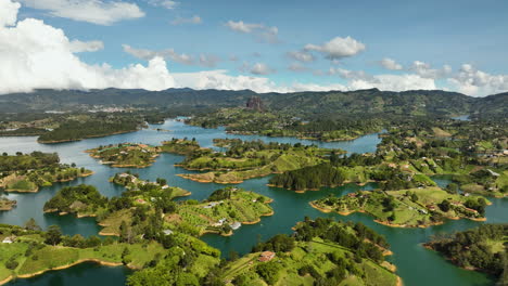 Flying-over-the-Peñol-Guatapé-Reservoir-in-Antioquia,-Colombia---Aerial-view