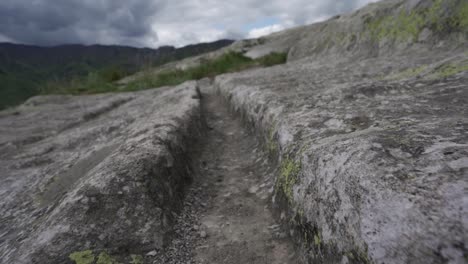 Die-Felsen-Bei-Belintash