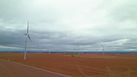 Solitary-idle-wind-turbine-looms-in-Iowa's-landscape,-symbolizing-renewable-energy-challenges,-New-Sharon,-Iowa,-USA