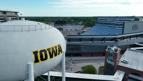 Wasserturm-Und-Fußballstadion-Der-Universität-Von-Iowa
