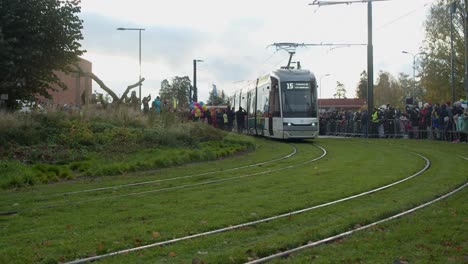 Eröffnungstag-Für-Die-Neue-Nahverkehrsstraßenbahn-Zwischen-Helsinki-Und-Espoo,-Finnland