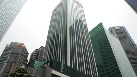 Blick-Nach-Oben-Auf-Bürogebäude-In-Der-Innenstadt-Von-Singapur
