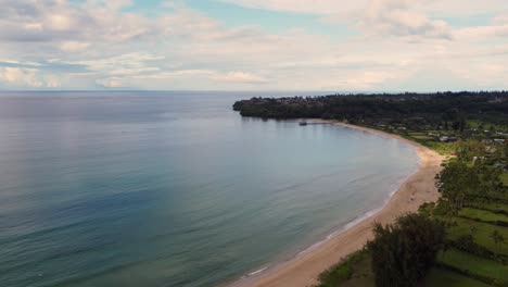 Aerial-shot-of-Hanalei-Bay-and-green-mountains,-beach,-ocean-with-the-Hanalei-River-near-Princeville,-Kauai,-Hawaii