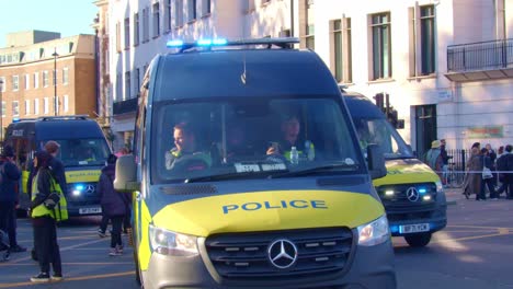 Polizeiwagen-Der-Territorial-Support-Unit-In-London-Während-Des-Palästina-Friedensmarsches
