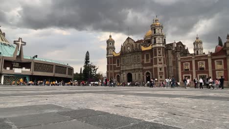 Atrium-Der-Amerikas-Und-Die-Villa-Basilika-Von-Guadalupe