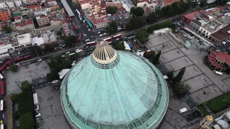 Basilica-of-Santa-María-de-Guadalupe-villa