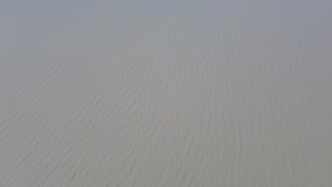 Drohnen-Luftnahaufnahme-Des-Süßwassersees-George-River,-Wasserwellen,-Goulburn-Highway,-New-South-Wales,-Canberra,-Standort,-Land,-Natur,-Reisen,-Australien,-4K