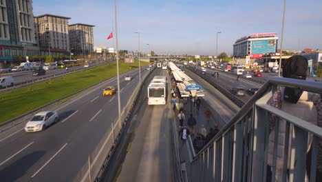 Istanbul-Turkey-November-10,-2023,-E5-Highway,-Metrobus-buses-at-Cevizlibağ-Station,-passengers-go-to-the-station