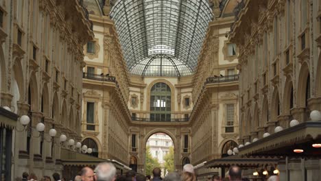 Majestuosa-Cúpula-De-Cristal-Y-Hierro-De-La-Galería-Vittorio-Emanuele-Ii