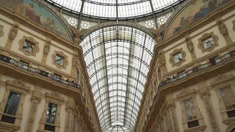 Das-Eisen-Glas-Dach-Der-Galleria-Vittorio-Emanuele-II