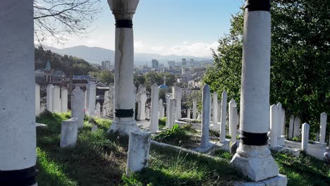 Sarajevo:-Begeben-Sie-Sich-Auf-Ruhige-Friedhofsspaziergänge-Und-Entdecken-Sie-In-Stein-Gemeißelte-Geschichten,-Eine-Feierliche-Hommage-An-Das-Reiche-Kulturelle-Erbe-Sarajevos