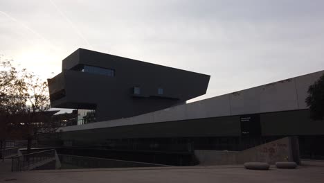 Museo-Y-Arquitectura-Moderna-Panorámica-De-La-Torre-De-Las-Glorias-De-La-Ciudad-De-Barcelona-Le-Clot