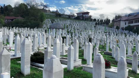 Sarajevo:-Friedhofsspaziergänge-Erwecken-Die-Geschichte-Sarajevos-Zum-Leben-Und-Würdigen-Sein-Kulturelles-Erbe