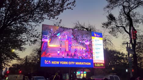 Toma-Amplia-De-La-Pantalla-De-La-Línea-De-Meta-Del-Maratón-De-Nueva-York-De-2023.