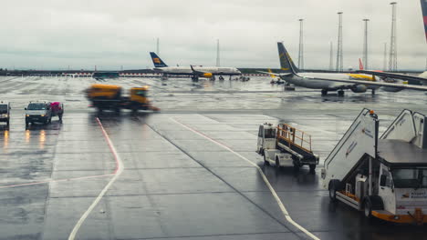 Lapso-De-Tiempo-Del-Concurrido-Aeropuerto-De-Reykjavik-En-Islandia.