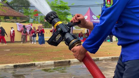 Hand-of-firefighter-holding-the-fire-hose