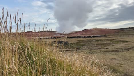 Ventilación-De-Vapor-De-Azufre-En-La-Zona-Volcánica-De-Gunnuhver-En-Islandia