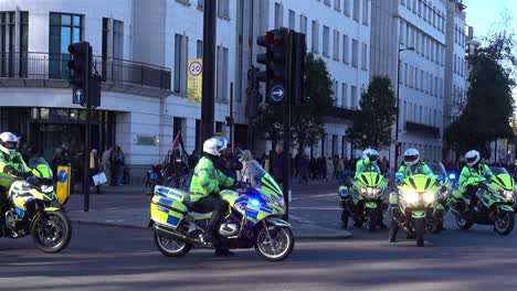 Group-of-London-Metropolitan-Motorcycle-police-with-flashing-blue-lights-at-intersection