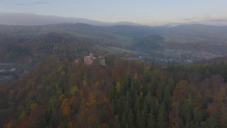 Schloss-Grodno-Gebirge-Im-Niederschlesischen-Polen-#3