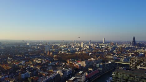 Una-Toma-Panorámica-Del-Paisaje-Urbano-De-Colonia-En-Alemania