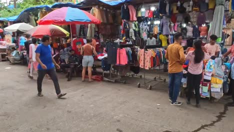 Mumbai,-India---20-August-2023:-Colourful-umbrellas-cover-sellers'-stalls-in-a-market-in-Mumbai-India