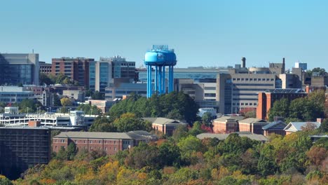 University-Of-North-Carolina,-Chapel-Hill,-Wasserturm-Und-Medizinischer-Campus