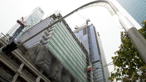 Blick-Nach-Oben-Auf-Den-Bau-Der-Ioi-Central-Boulevard-Towers-In-Der-Marina-Bay-Area-In-Singapur