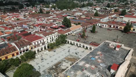 Aerial-Drone-Fly-Above-Cathedral-Landmark-of-San-Cristobal-De-Las-Casas-Old-Town-Mexico