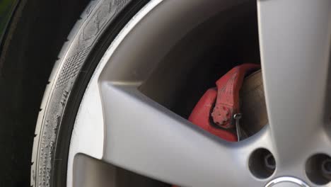 Clean-silver-grey-wheel-on-a-black-car