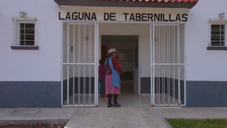 Un-Pintoresco-Centro-De-Salud-Con-Vista-A-Sus-Alrededores-Locales-En-Ecatepec-De-Morelos,-México