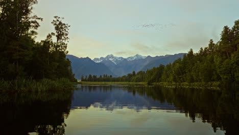 Famous-reflection-lake-Matheson-in-New-Zealand-during-sunrise