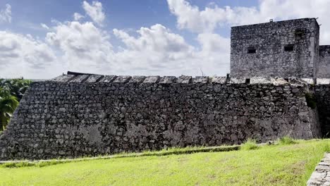 san-felipe-castle-fortress-in-Bacalar-Mexica-beach-resort-town