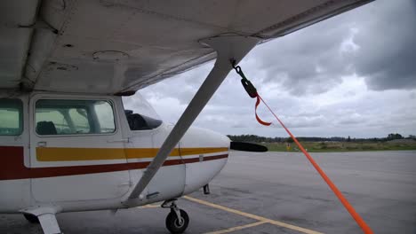 Rechte-Seite-Des-Flugzeugs-Cessna-Skyhawk-–-Nahaufnahme