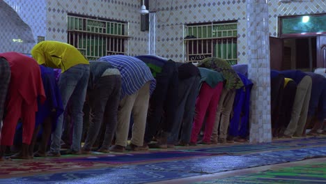Schwarzafrikanischer-Musselin-In-Einer-Moschee-In-Kaasi,-Afrika