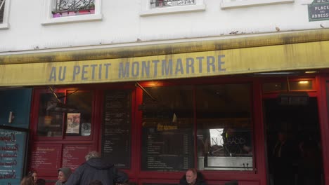 Au-petit-in-montmatre-in-paris