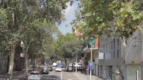 POV-Video-Stadtrundfahrt-Durch-Die-Stadt-Barcelona-Mit-Dem-Bus,-Spanien