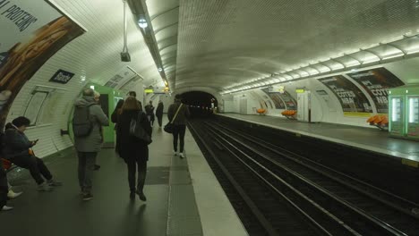 Estación-De-Metro-De-París