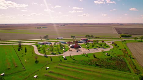 Illinois-Prairie,-Raststätte-Richtung-Norden-In-Tolono,-Illinois,-USA