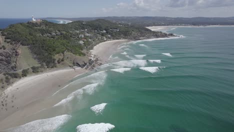 Playa-Wategos,-The-Pass-Y-Clarkes-Beach-En-Verano---Playas-Populares-De-Byron-Bay-En-Nueva-Gales-Del-Sur,-Australia
