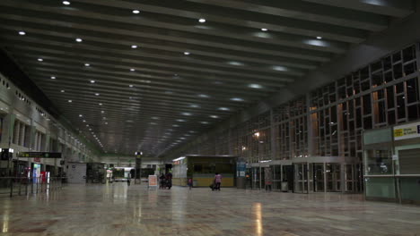 Flughafenhalle