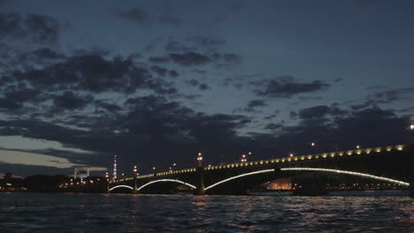 Die-Trotzki-Brücke-In-Sankt-Petersburg