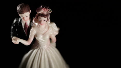 Wedding-cake-figurines