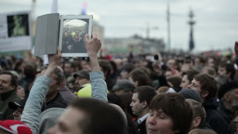 Persona-No-Identificada-Graba-La-Manifestación-De-Protesta