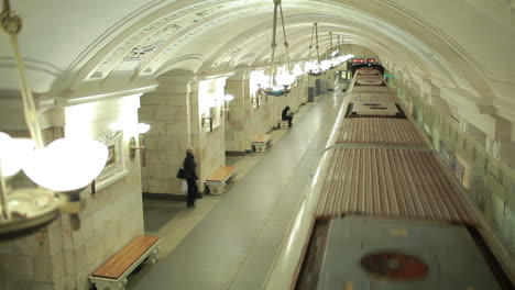 Zug-Außer-Kontrolle-Geraten-In-Den-Tunnel