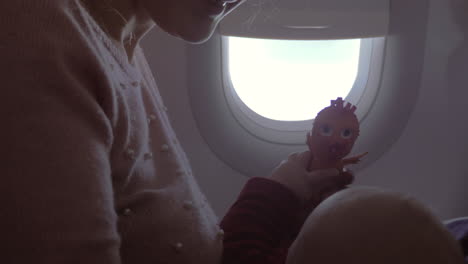 Flugreisen-Mit-Kleiner-Tochter