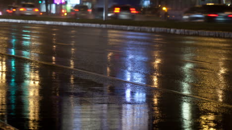 Time-lapse-of-city-traffic-at-night