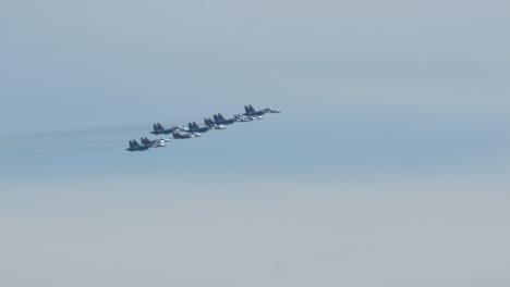 Grupo-De-Aviones-De-Combate-Actuando-En-El-Cielo